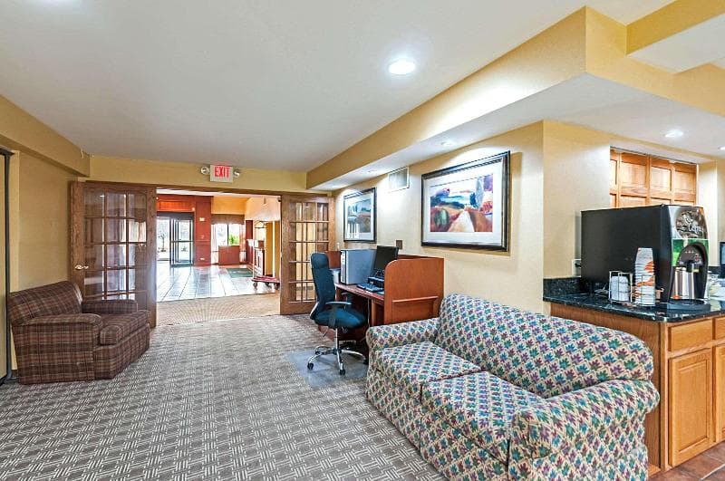 Red Roof Inn & Suites Chestertown 4
