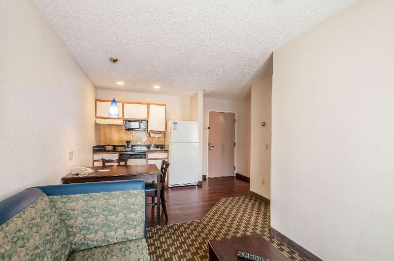 Mainstay Suites 5