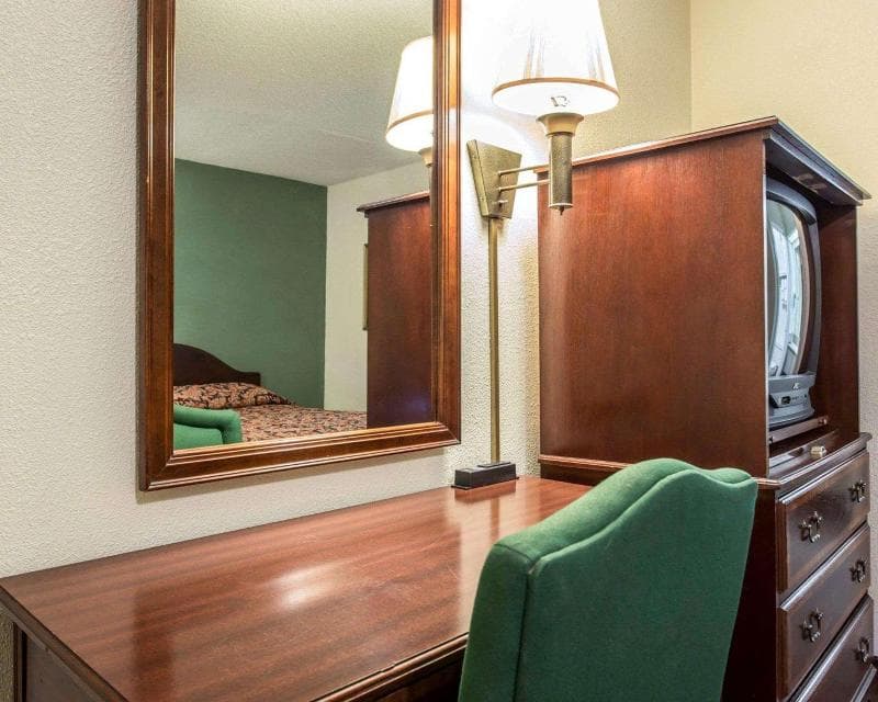 Red Roof Inn & Suites Cornelius - Lake Norman photo 1