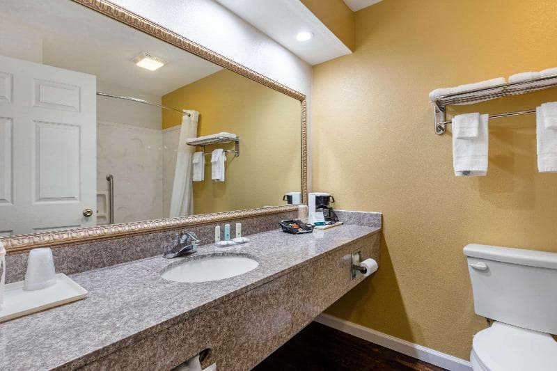 Quality Inn West Memphis I-40 5