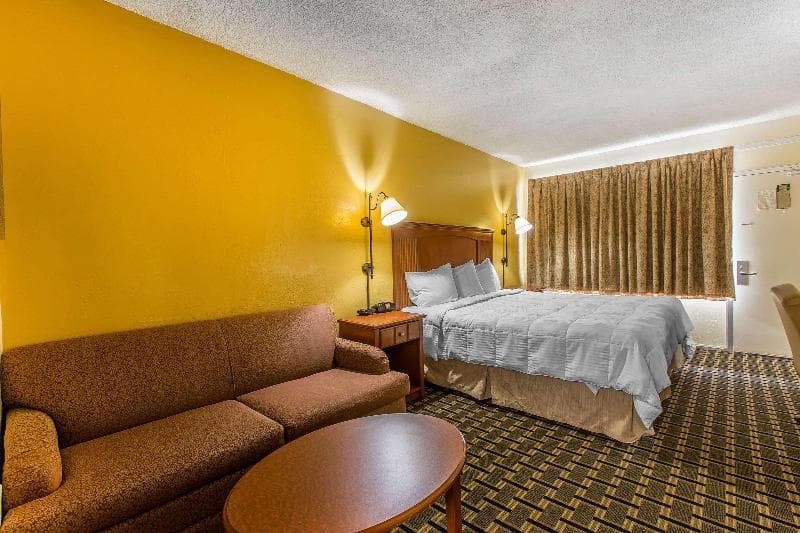 Econo Lodge Byron / Old Macon Rd 4