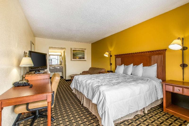 Econo Lodge Byron / Old Macon Rd 5