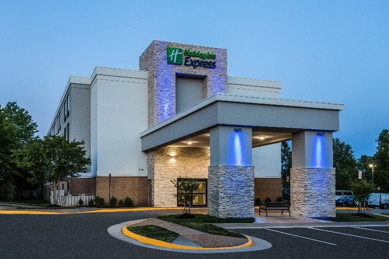 Holiday Inn Express Lorton 4