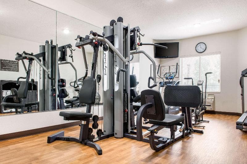 Sleep Inn & Suites Lakeside 2