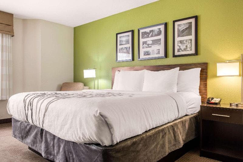 Sleep Inn & Suites Lakeside 4
