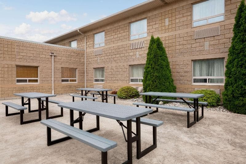 Days Inn By Wyndham Leamington 2