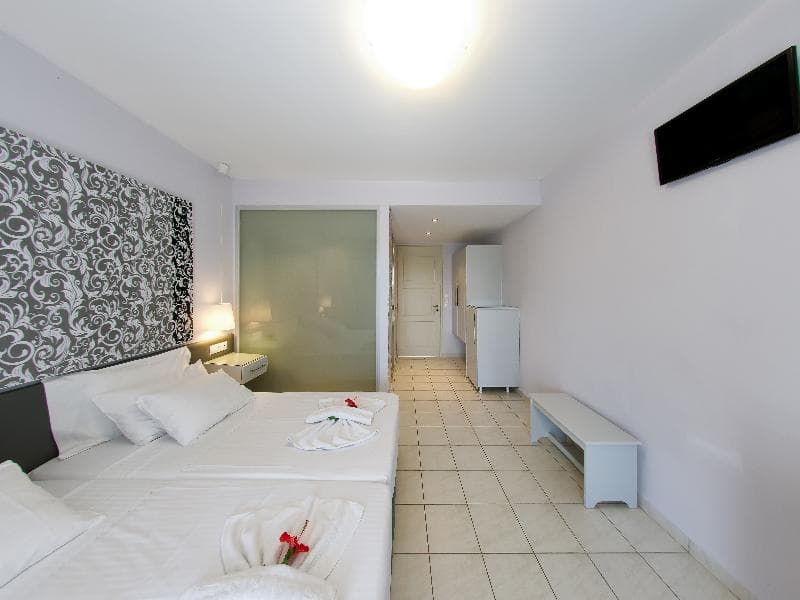 Sun Rise Hotel - Adults Only 3