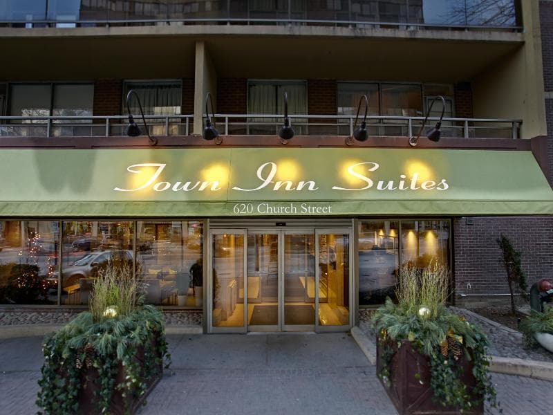 Town Inn Suites 4