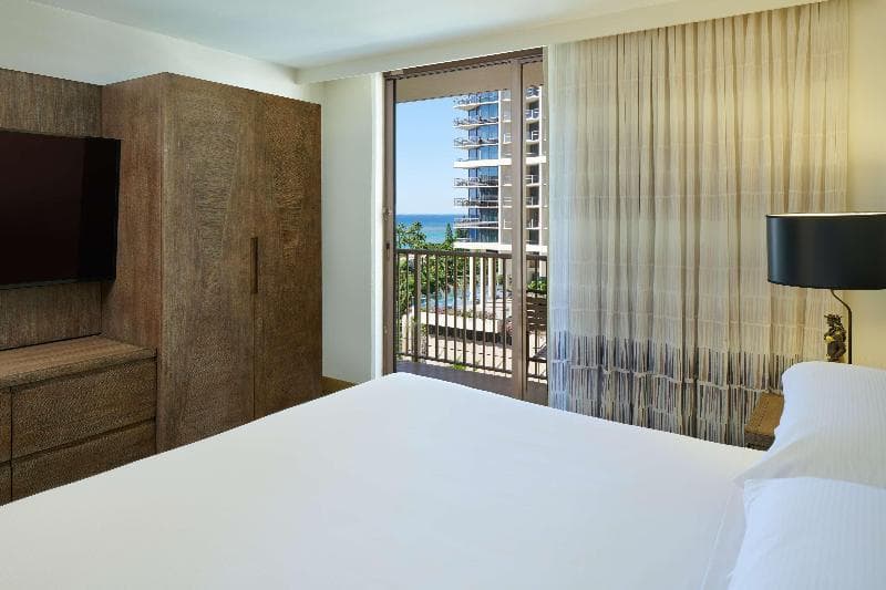 Embassy Suites by Hilton Waikiki Beach Walk 3
