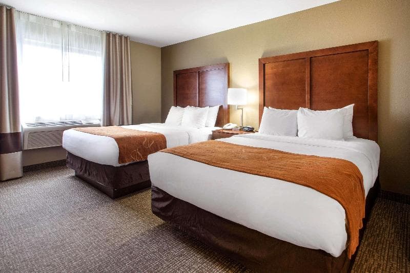 Comfort Suites Johnson Creek Conference Center 4