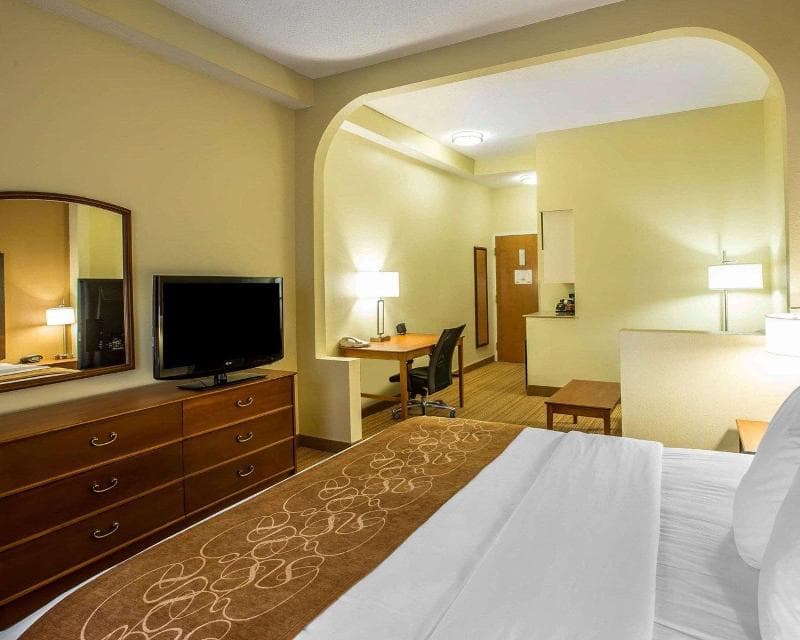 Comfort Suites 4