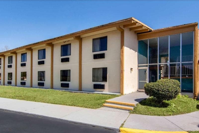 Travelodge By Wyndham Forsyth main