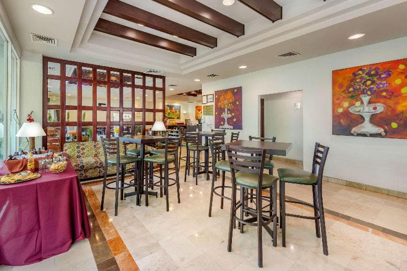 Quality Inn Monterrey La Fe 2