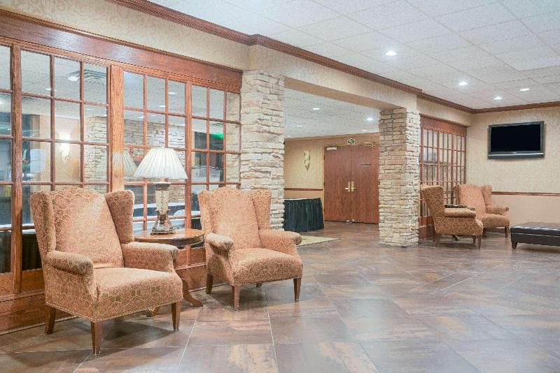 Ramada By Wyndham Plymouth Hotel & Conference Center 5
