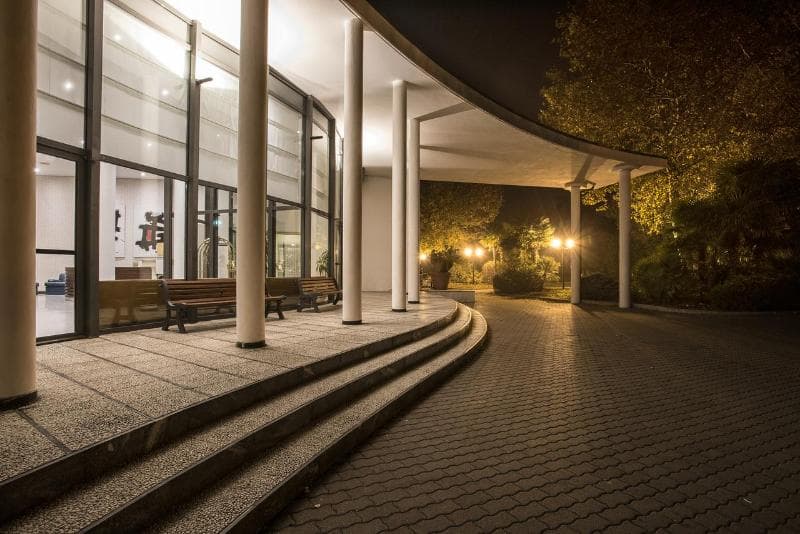 Flyon Hotel & Conference Center 4