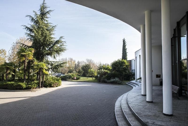 Flyon Hotel & Conference Center 5