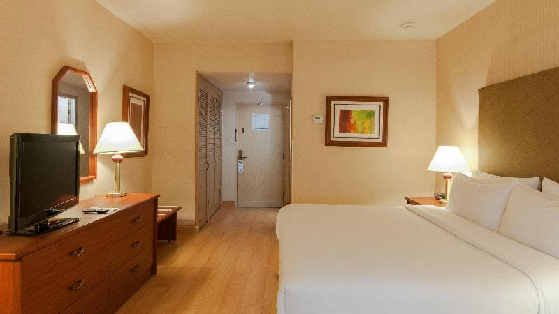 Holiday Inn Express 4