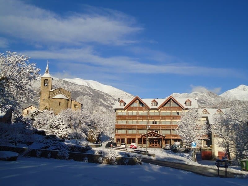 La Morera main
