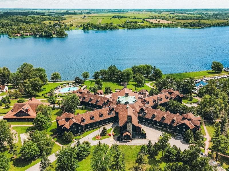 Fairmont Le Chateau Montebello 5