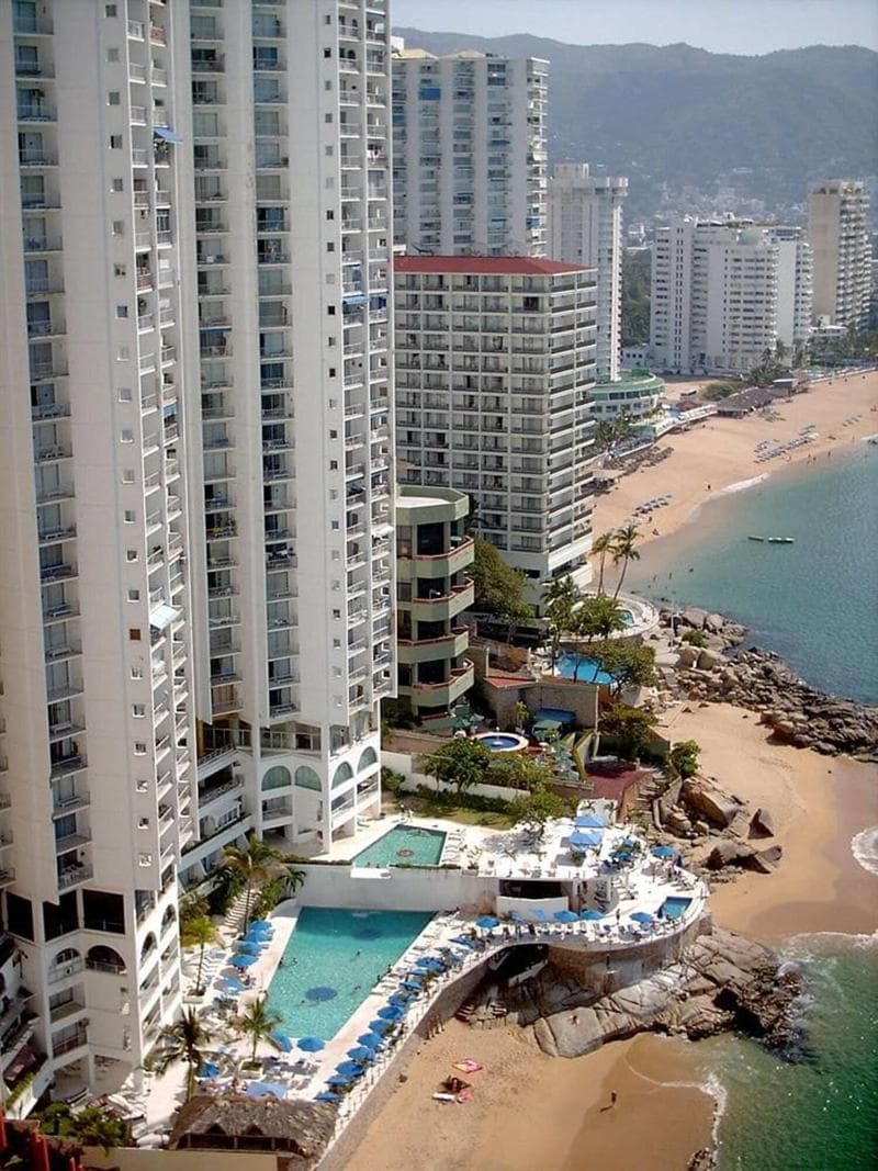 Las Torres Gemelas Suites & Beach Resort 3