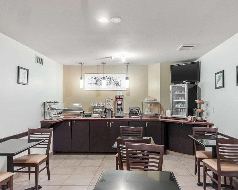 Rodeway Inn Airport photo 1