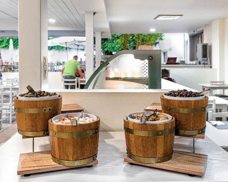 Iro Hotel 5