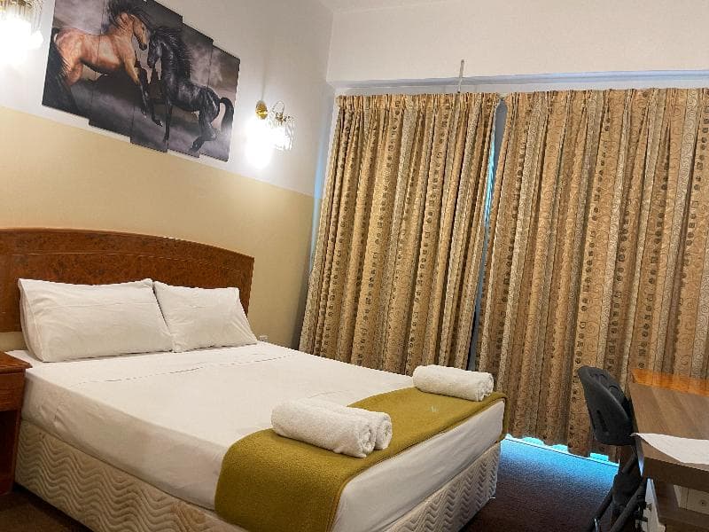 Queens Hotel 5