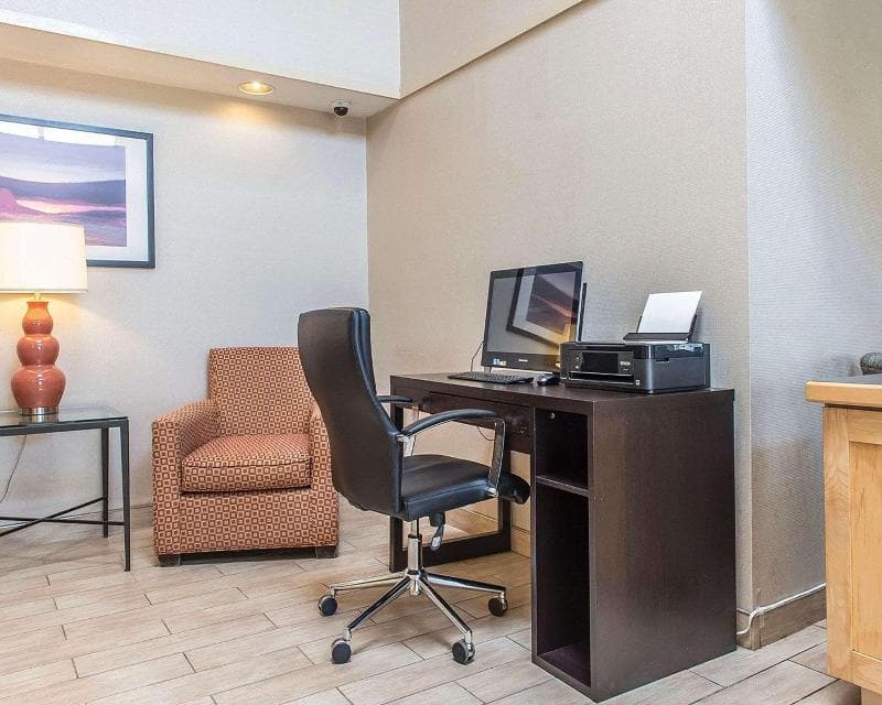 Comfort Inn Highway 401 photo 1