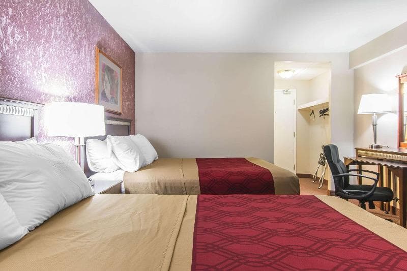Econo Lodge Orillia 1