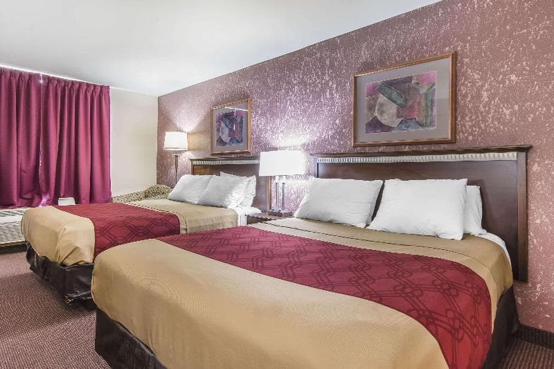 Econo Lodge Orillia 2