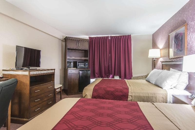 Econo Lodge Orillia 3