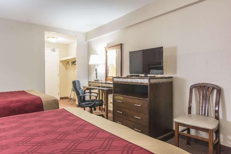 Econo Lodge Orillia 4