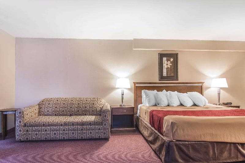 Econo Lodge Orillia 5