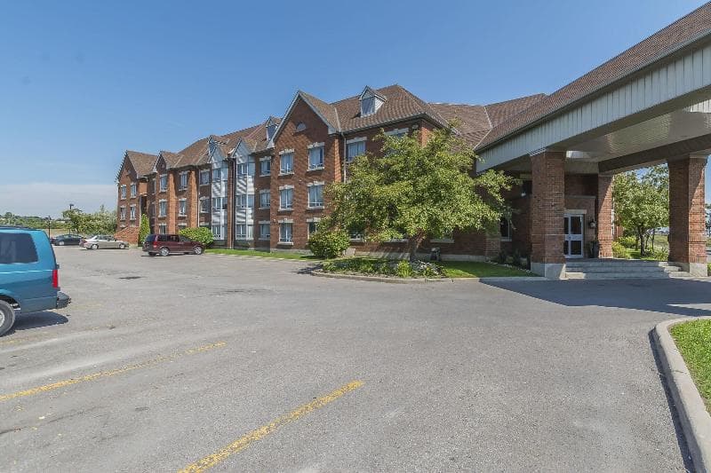 Quality Suites Whitby 2