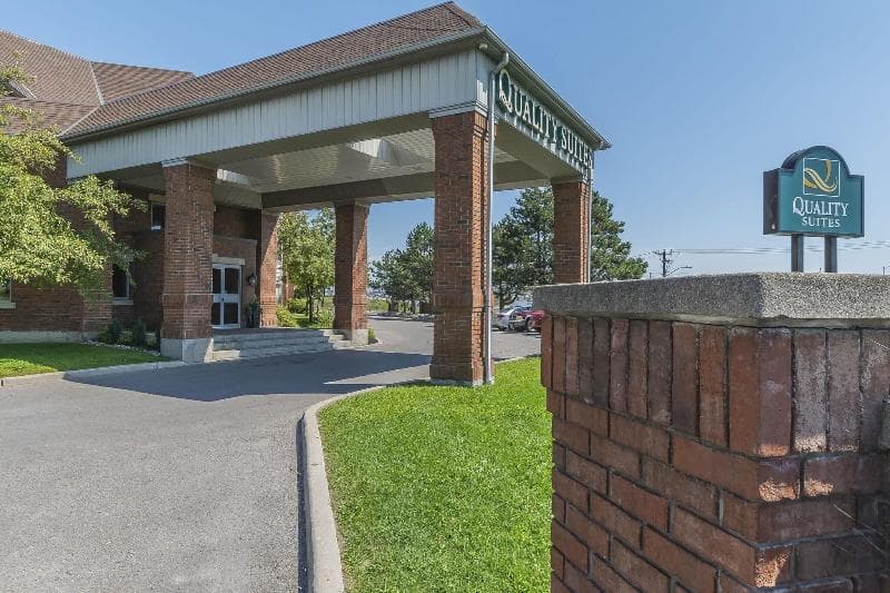 Quality Suites Whitby 3