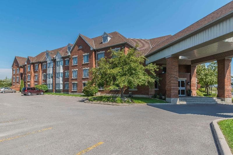 Quality Suites Whitby 4