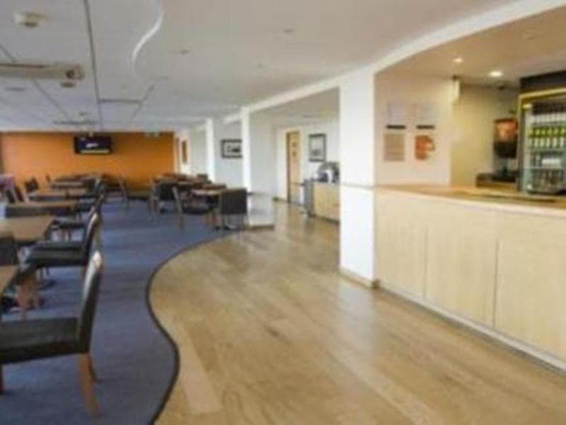 Travelodge London City Airport 3