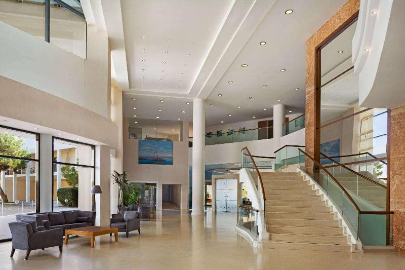 Ramada Plaza by Wyndham Thraki 5