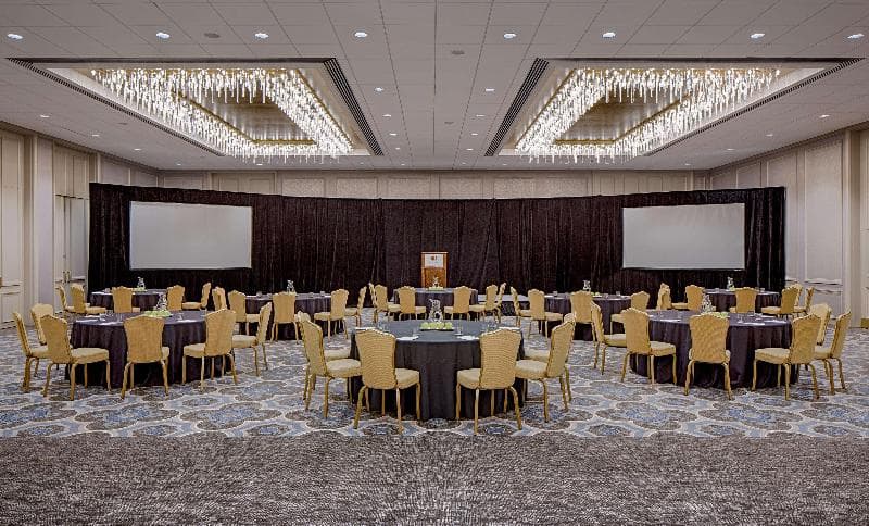DoubleTree by Hilton Houston - Greenway Plaza photo 1