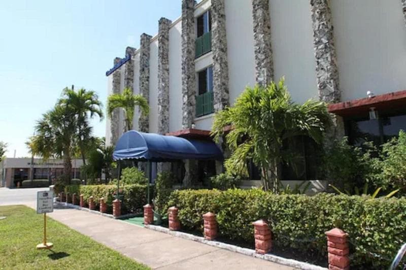 Chateaubleau Hotel 3
