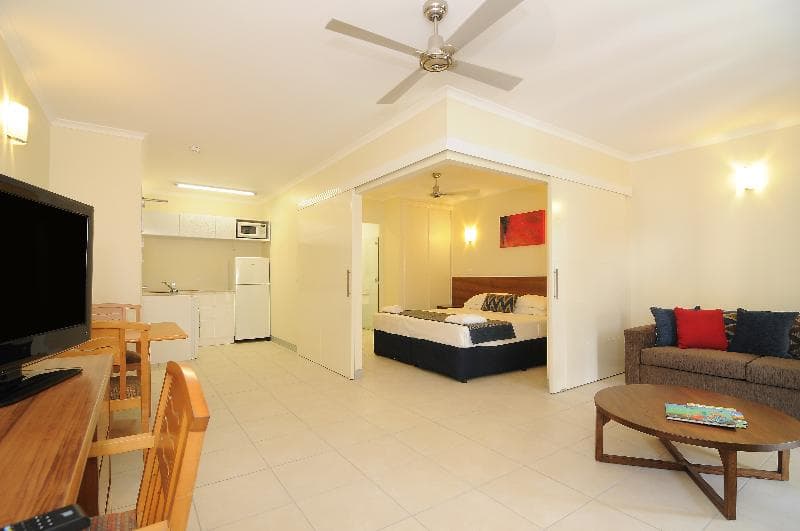 Cairns Queenslander Hotel & Apartments 5