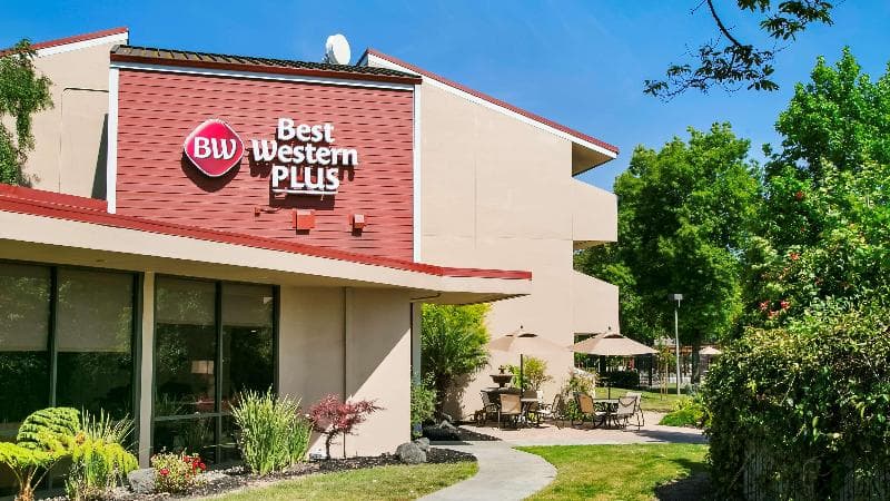 Best Western Plus Garden Court Inn 4