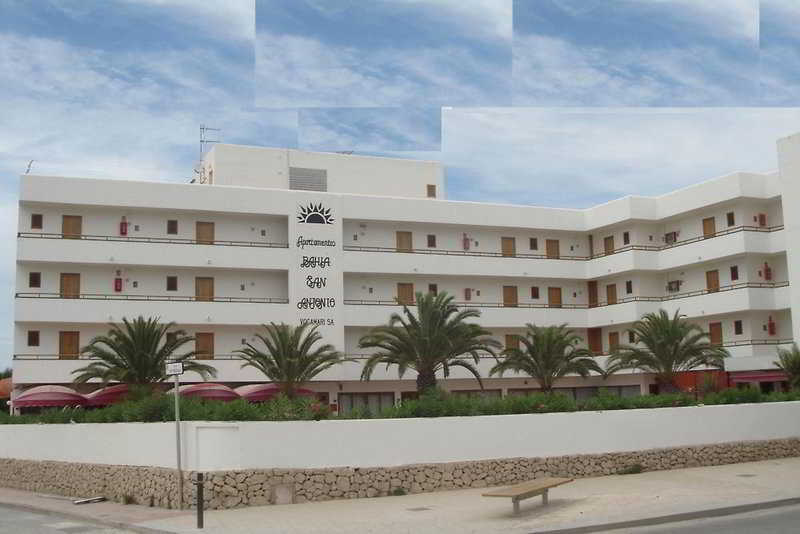 Bahia De San Antonio main