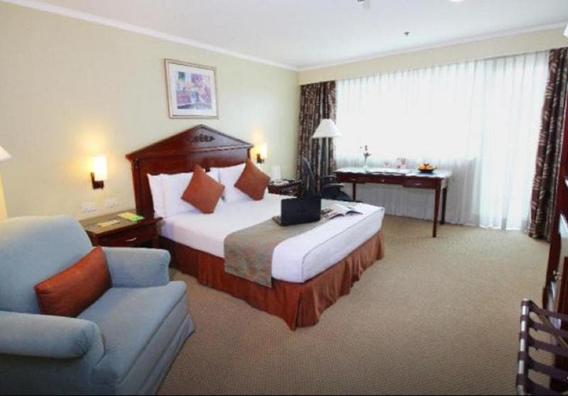 Oxford Suites Makati 1