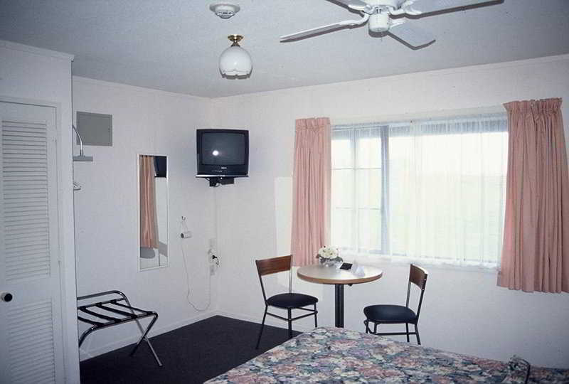 Oakwood Manor 4
