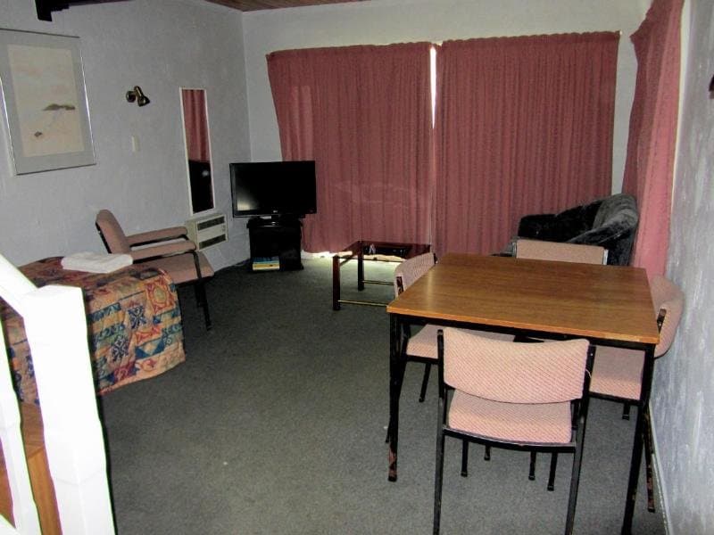Oakwood Manor 5