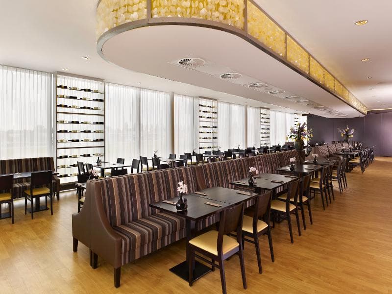 Park Plaza Amsterdam Airport (Ex-Holiday Inn) 4