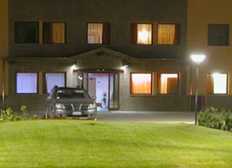 Orange Motel main