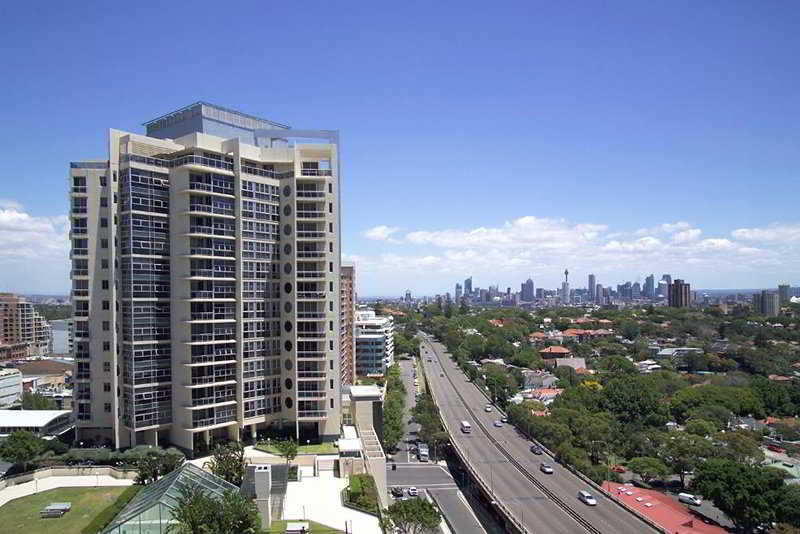 Meriton Suites Bondi Junction main