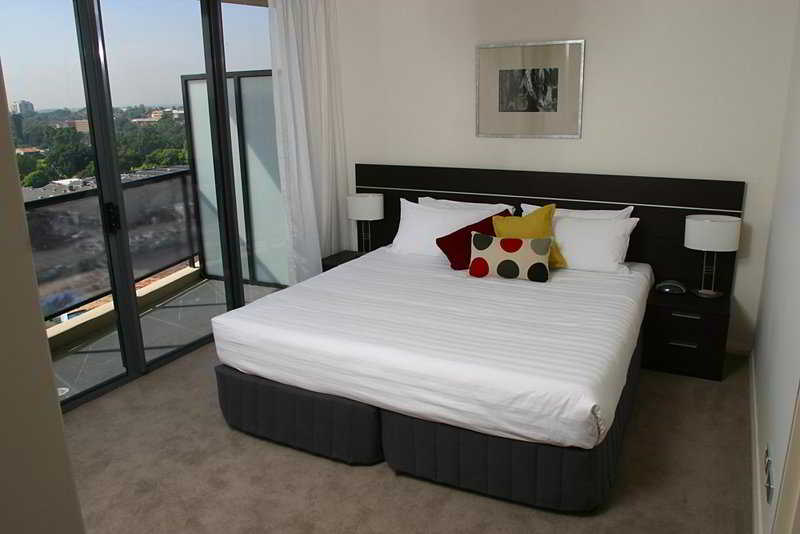 Meriton Serviced Apartments Parramatta 5